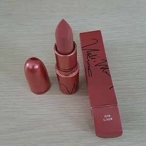 MAC Amplified Cream Lipstick - NICKI'S NUDE